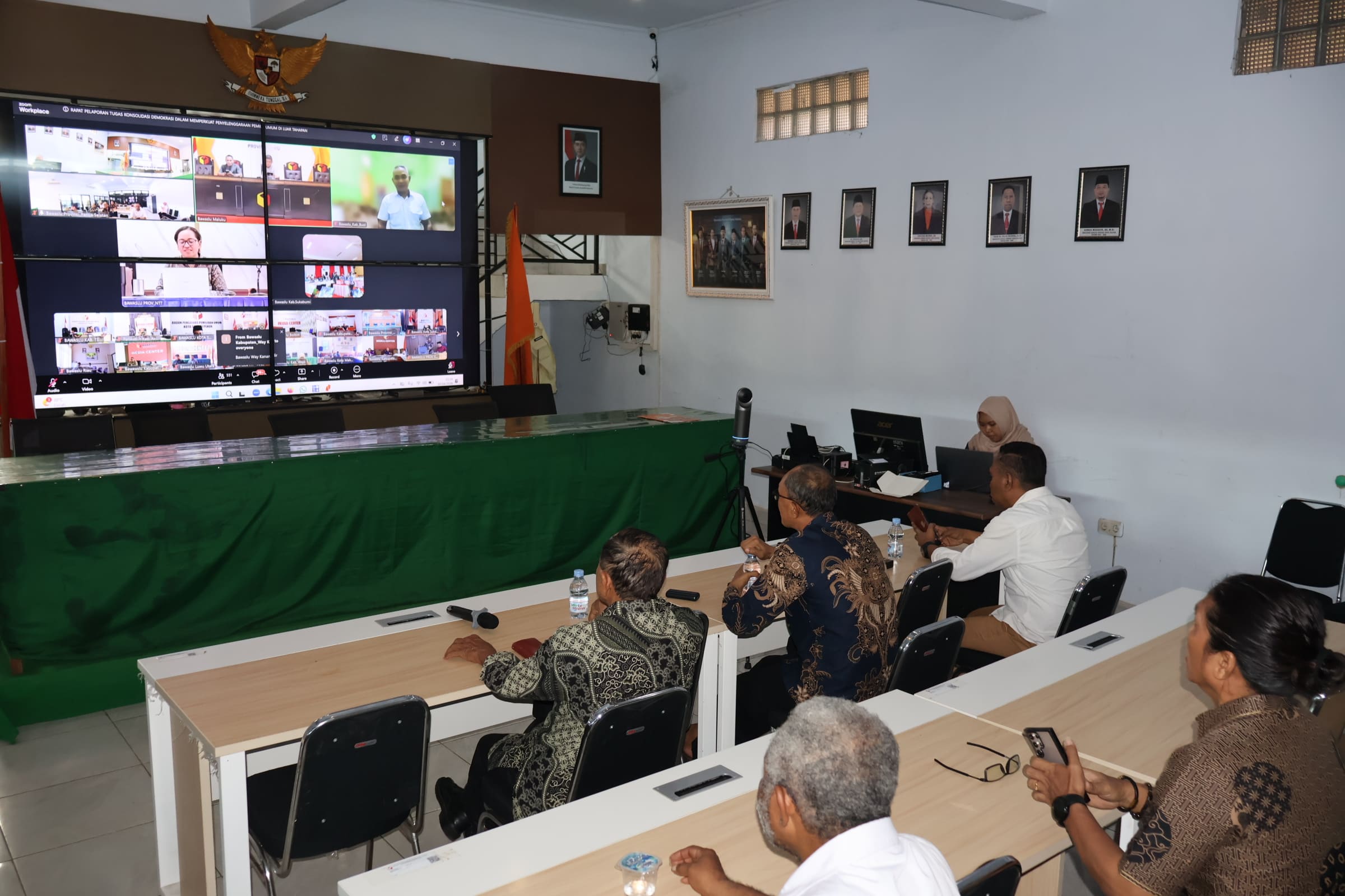 Pimpinan Bawaslu Papua Selatan Mengikuti Rapat Pembahasan Pelaporan Konsolidasi Demokrasi Bawaslu RI secara Daring