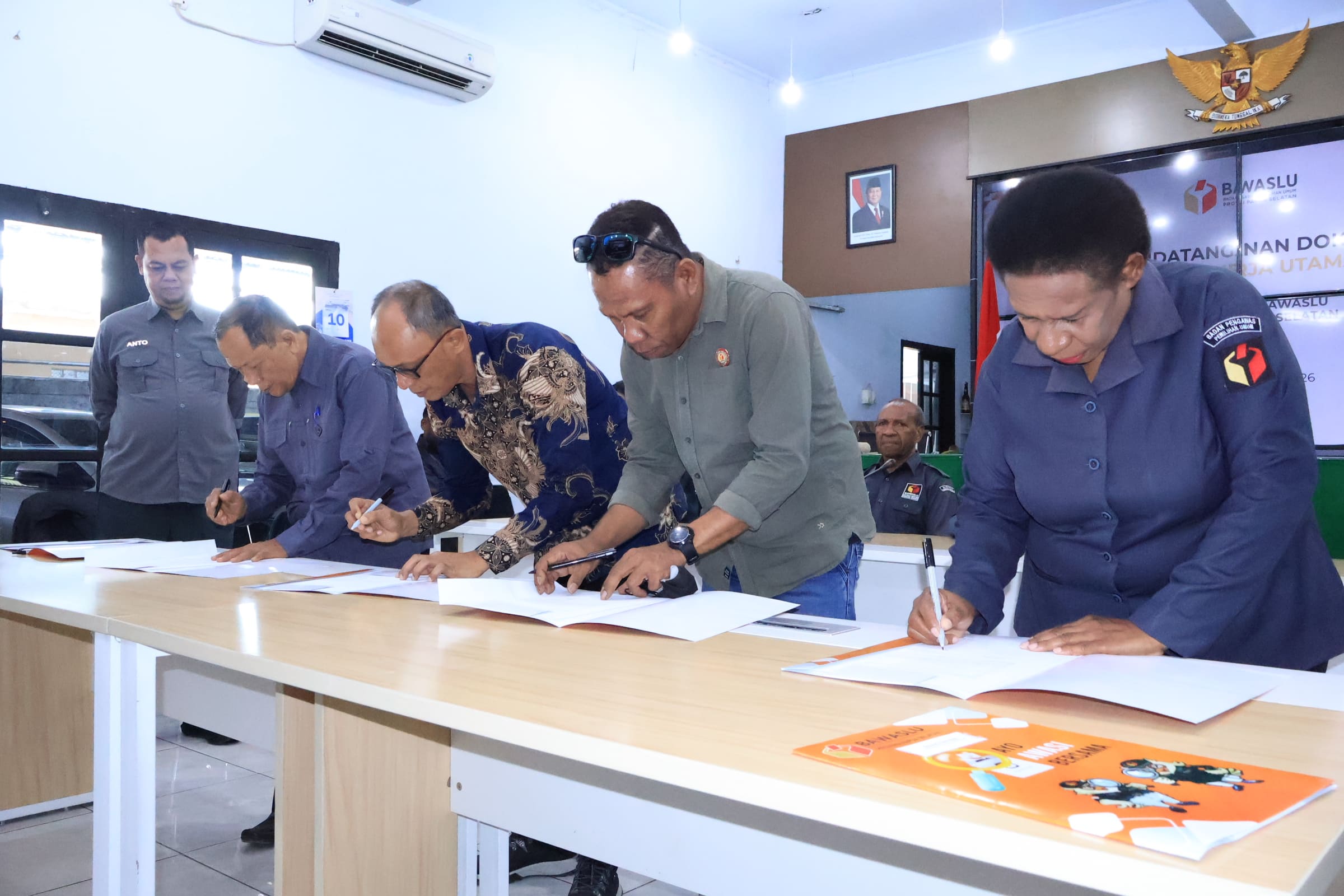 Penandatanganan IKU, Bawaslu Papua Selatan Tegaskan Komitmen Penguatan Kinerja dan Akuntabilitas Pengawasan