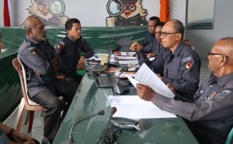 Kajian Awal Dugaan Pelanggaran melalui Pleno Pimpinan dalam Simulasi Penanganan Pelanggaran Bawaslu Papua Selatan